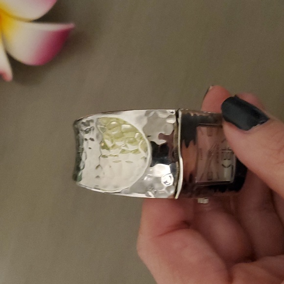 ⭐️ Hammered Cuff Watch NEW - Picture 5 of 5